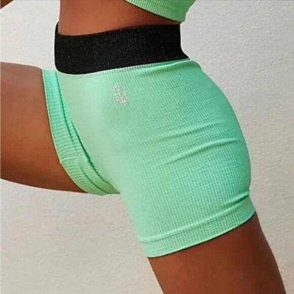 NWT Free People Movement Seamless Shorts in Fresh Cut M/L - Picture 6 of 7